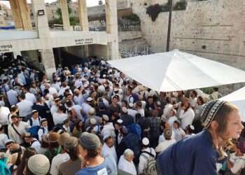 מתיחות ביום ירושלים: מתפרעים במסגד אל-אקצה; המשטרה נערכת למצעד