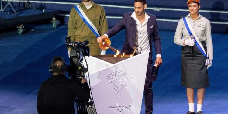 עשהאל שבו בחזרה לטקס הדלקת המשואות. צילום: יונתן זינדל, פלאש 90