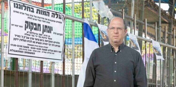 שי נתן, השבוע במקום הפיגוע. צילום: יוסי אלוני