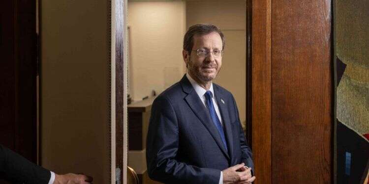 צחק הרצוג. צילום: אבישג שאר ישוב "ריבונות ישראל בהר הבית אינה מוטלת בספק"