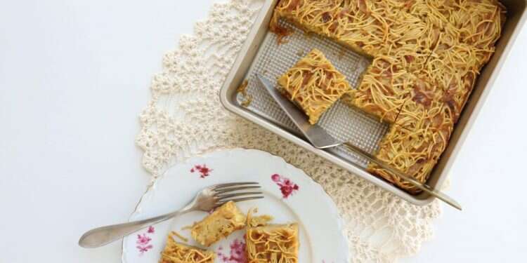 פשטידת אטריות. צילום: אפרת ליכטנשטט בטעם של פעם: מתכונים מבית סבתא