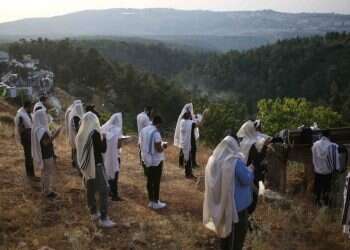 שידור חי ממירון – ל"ג בעומר תשפ"ג 2023: אלפי חוגגים בהדלקה המסורתית