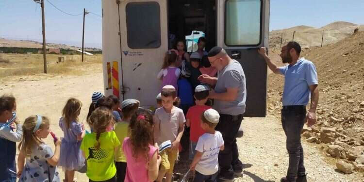 רכב הדואר במבואות־יריחו, לפני כשבועיים. צילום: דורון אלוש