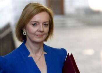 בוריס ג'ונסון ניצל מהדחה, אבל הצרות הפוליטיות ממשיכות