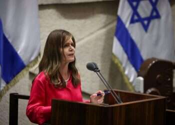 לפיד וליברמן קוראים לביטול הפגרה – אך בקושי מגיעים לכנסת