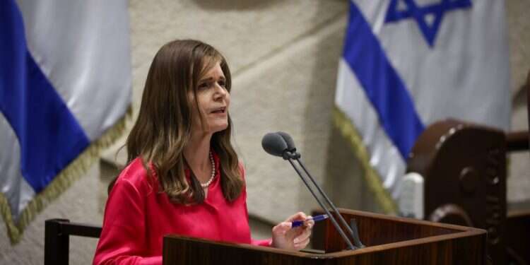 לפיד וליברמן קוראים לביטול הפגרה – אך בקושי מגיעים לכנסת