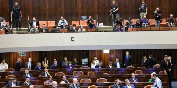בדרך לבחירות: החוק לפיזור הכנסת אושר פה אחד בקריאה טרומית