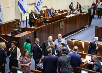 החל הדיון על פיזור הכנסת בקריאה טרומית. הקרב על תאריך הבחירות בעיצומו