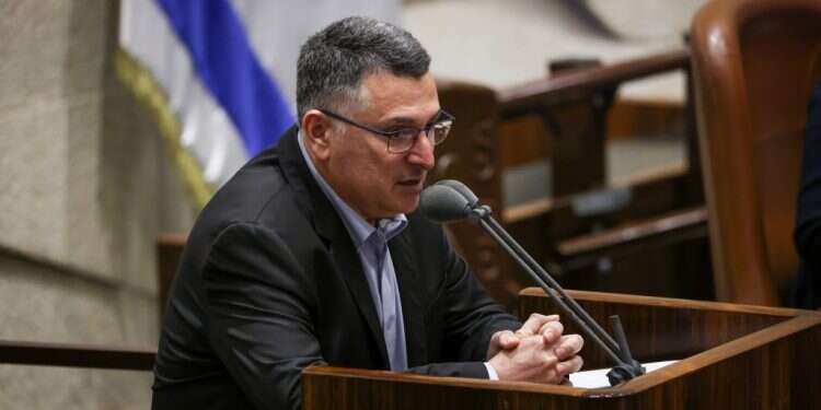 גדעון סער במליאה. ארכיון. צילום: נועם מושקוביץ, דוברות הכנסת לא רק חוק הנאשם: סער יעלה את חוק הגבלת כהונה