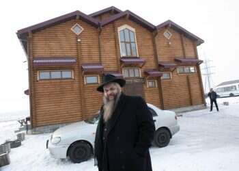 ריקוד האש: כך מצאו עצמם המנהיגים הרוחניים של יהדות אוקראינה בחזית הבוערת