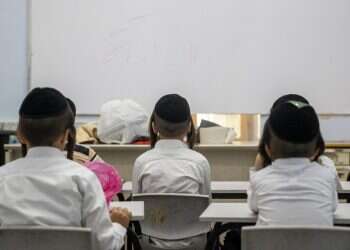 התגייסו, למדו ליבה ויצאו לעבוד: השינויים בחברה החרדית מקום המדינה