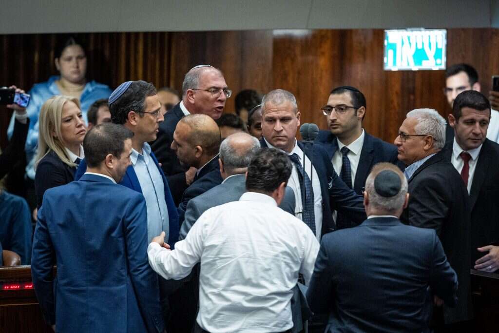 מליאת הכנסת לאחר ההצבעה על חוק תקנות יו