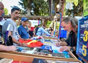 עמית סגל, ליהיא לפיד והרבנית ימימה: היכן ומתי הכותבים הפופולריים יגיעו לדוכני שבוע הספר