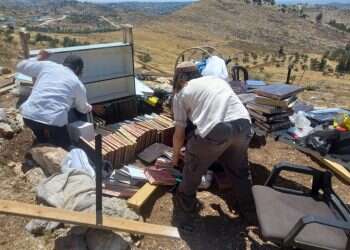 הרס בגבעת אוהבי-יה; לאחר הפינוי הגיעו ערבים לחרוש בשטח