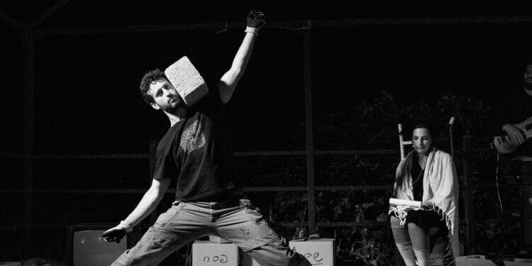 הסינרגיה בין אמנות לדעת קהל היא משחק נצח