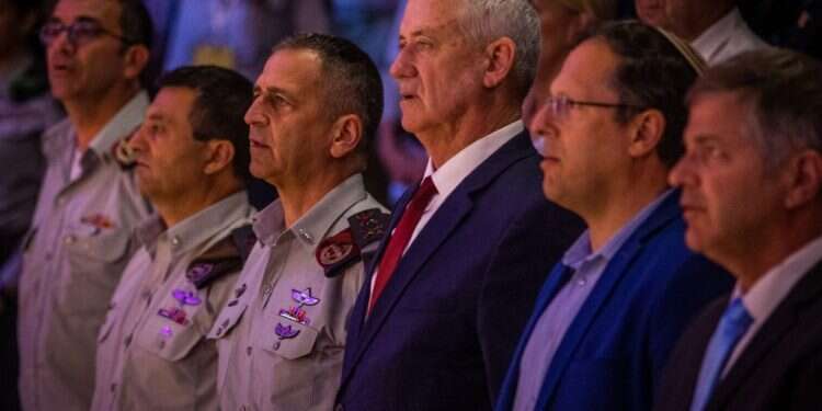 גנץ וכוכבי, בשבוע שעבר צילום: אורן בן־חקון רמטכ"ל עכשיו: למה בני גנץ צודק?