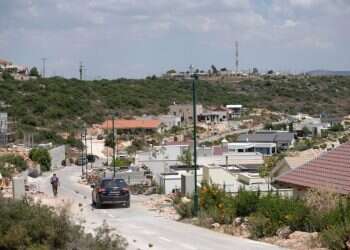 חשמל מציף פתאום את חוות־יאיר