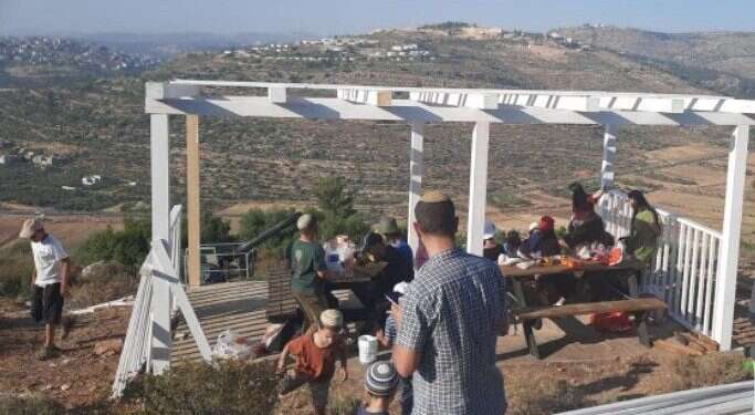 ישראל גנץ: "בכל האזור הערבים משתלטים, אבל הפרגולה היפה מטרידה את ממשלת בנט"