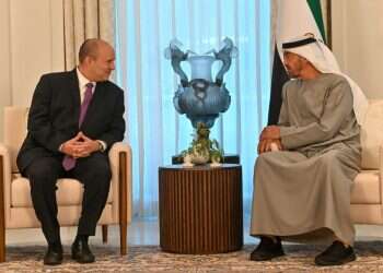 בנט סיים ביקור בזק באמירויות