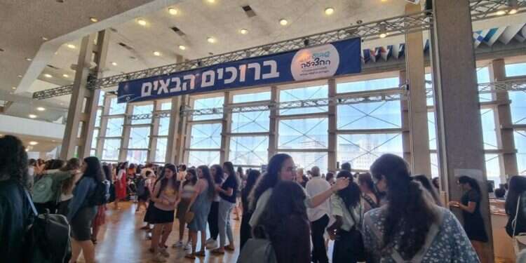 שבוע ההצדעה לשירות הלאומי-אזרחי: "גאים ברוח הנתינה"