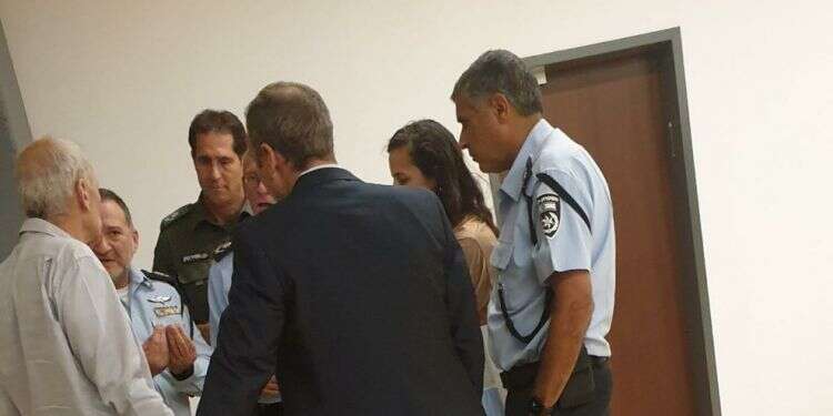 "אתה רוצה שאפטר 50 שוטרים?!" הוויכוח הקולני בין המפכ"ל לעמר בר-לב