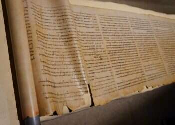 מגילות קומראן. צילום: שאטרסטוק שבוע המצחף העברי: מתי התחילו לכתוב ספרים?