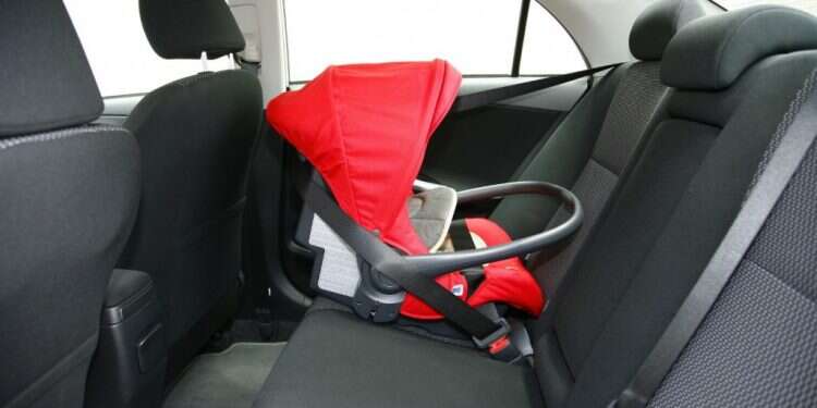 שכחת ילדים ברכב. אילוסטרציה. צילום: שאטרסטוק תינוקת בת חצי שנה נפטרה לאחר שנשכחה ברכב