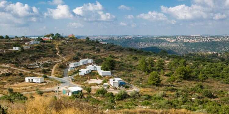 עתירה לבג"ץ: מדוע יהודים מנועים מלרכוש אדמות ביו"ש?