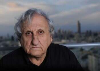 א.ב יהושע. צילום: ראובן קסטרו מאחורי התיאורים הרפואיים בספריו של א"ב יהושע