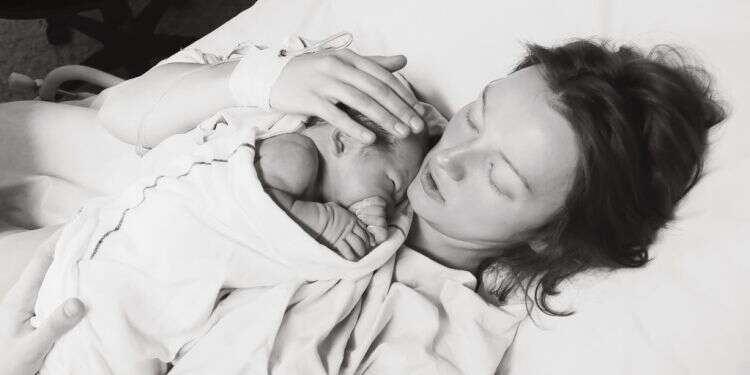 עם שיטות חדשניות וצוות עוטף: אפשר לתקן חוויות לידה טראומתית