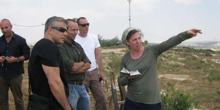 בנט (כמנכ תקנות יו"ש שברו את מנכ"ל יש"ע לשעבר