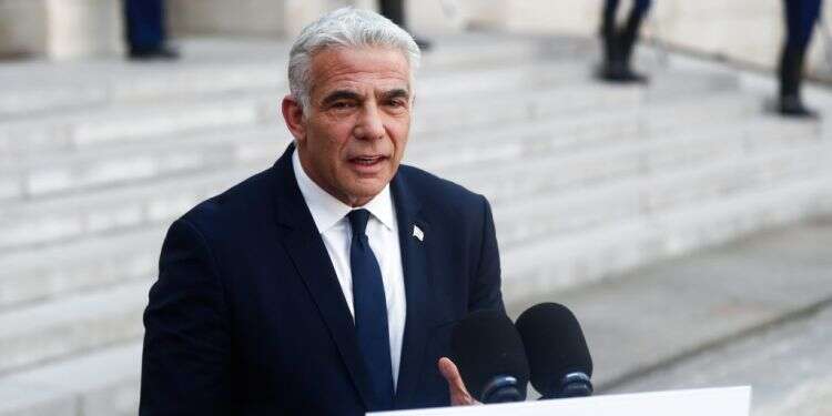 ראש הממשלה לעיתונאים: הצגנו לצרפתים חומר מודיעיני על חיזבאללה