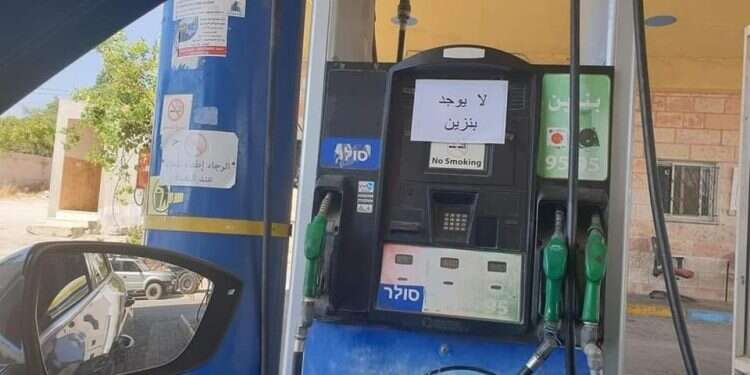 תחנת דלק פלסטינית. צילום: איברהים רנתיסי הבהלה לדלק: נהגים ישראלים רוקנו את תחנות הדלק הפלסטיניות