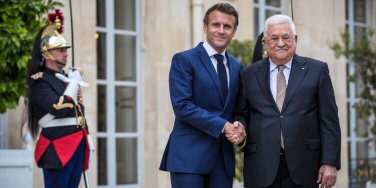 אבו מאזן מחפש בצרפת הכרה במדינה הפלסטינית