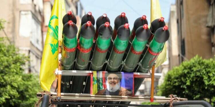 אמצעי לחימה של חזבאללה. צילום: AFP אמצעי לחימה של חזבאללה. צילום: AFP