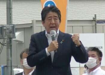 ראש ממשלת יפן לשעבר, שינזו אבה, נרצח במהלך אירוע בחירות