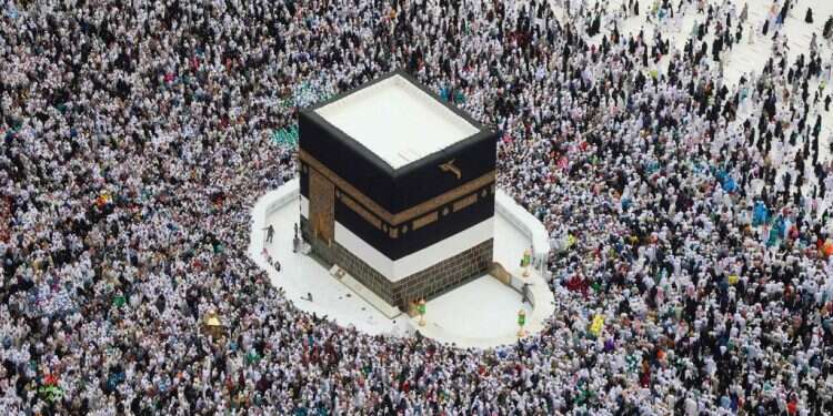 מכה, סעודיה. צילום: AFP גורמי ההסברה הרשמיים בישראל לא ממהרים לגנות את ערוץ 13