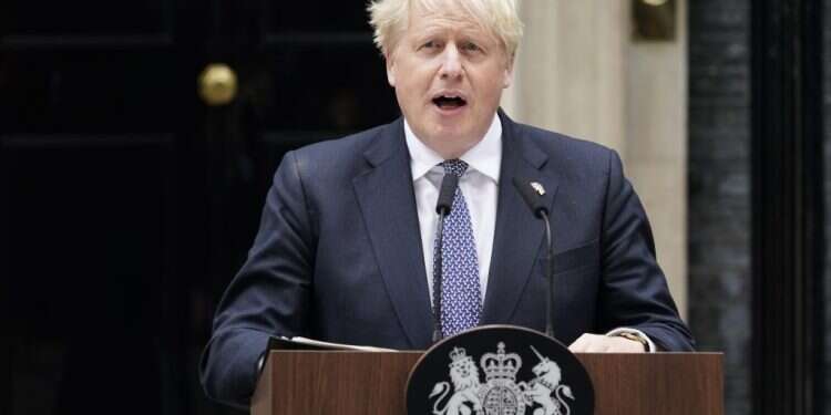 בוריס ג'ונסון נכנע למרד במפלגתו, והתפטר