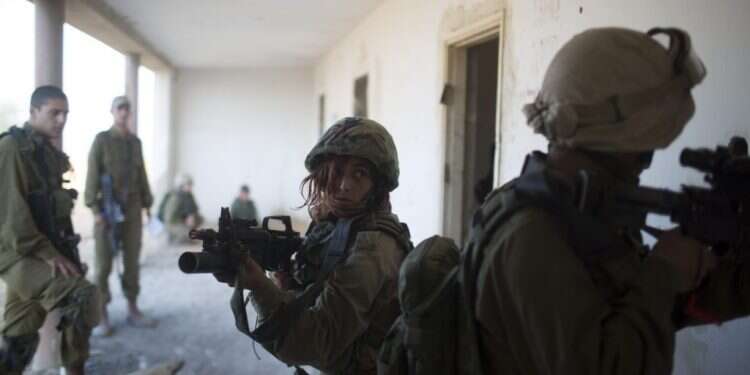 שאלה קיומית: שילוב הלוחמות דוחק את החיילים הדתיים