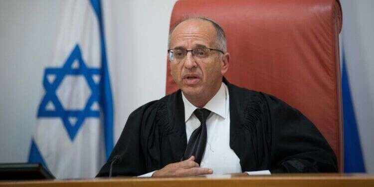 השופט נעם סולברג. צילום: יונתן זינדל - פלאש 90 במצפה־כרמים חוגגים: חרב הפינוי הוסרה