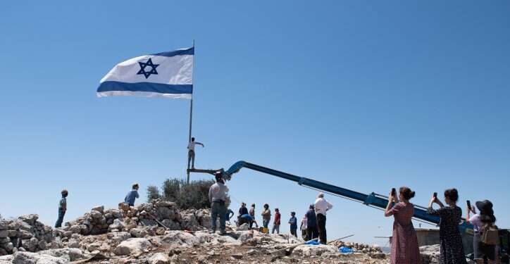 לקראת יום המאחזים, גנץ מבהיר: "הפעילות לא חוקית, תינקט אכיפה קפדנית"