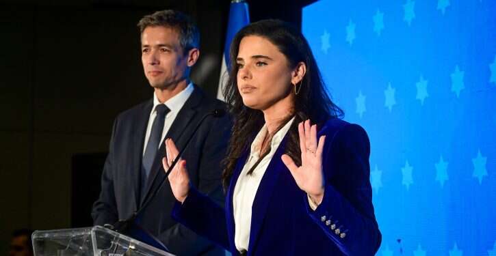 שקד והנדל במסיבת העיתונאים על הקמת מפלגת הרוח הציונית. צילום: אבשלום ששוני/פלאש90 אחרי טקס ההשקה של "הרוח הציונית": שקד והנדל מחכים לכהנא