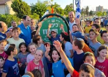 חניכת כיכר ד' תמוז בלוד. צילום: עיריית לוד "אחרי אלפי שנות גלות, לוד חזרה להיות עיר עברית בישראל"