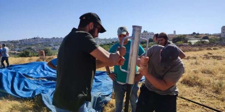 מבצע המאחזים: 6 נקודות הוקמו, אחת ע"ש יוני נתניהו. צה"ל הכריז על "שטח צבאי סגור"