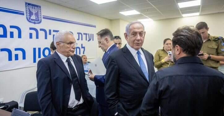 בנימין נתניהו בוועדת החקירה הממלכתי לאסון מרון. צילום: יונתן זינדל / פלאש 90 נתניהו בוועדת מירון: "אם הייתי יודע שיש בעיה בטיחותית, הייתי מטפל בה"