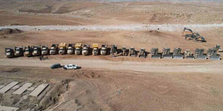 העבודות להקמת גדר ההפרדה בקו התפר, השבוע. צילום: דובר צה צה"ל ממשיך לסגור פרצות בקו התפר: "המשימה – אפס חדירות"