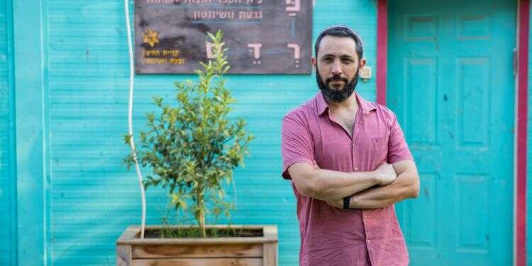 פורת סלומון. צילום: לירון מולדובן 18 שנים לעקירה: תערוכה חדשה נותנת ביטוי אמנותי לכאב שעדיין לא פג