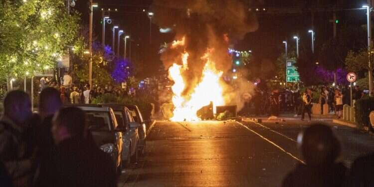 התפרעויות בחיפה בזמן שומר החומות. צילום: מישל דוט קום העליון החמיר את עונשם של מבצעי לינץ' בחיפה: "ביהמ"ש הקל יתר על המידה"