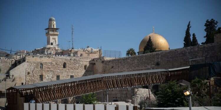 הכותל המערבי. צילום: הדס פרוש/פלאש90 מצוקת כוח אדם באבטחת הכותל המערבי גודשת את הכניסות