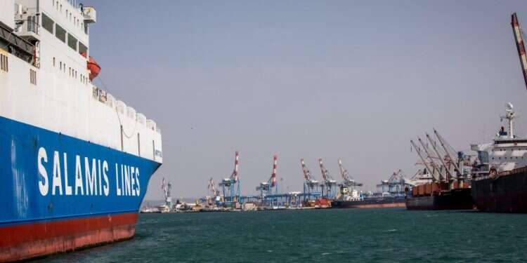 פקק שעולה לנו ביוקר. נמל חיפה. צילום: אריק סולטן הרעיון המשוגע של ישראל כ"ץ והבעיה הקשה של גדעון סער